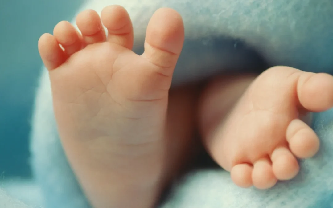 Nuevo récord en Ohio: bebé nace de embrión congelado